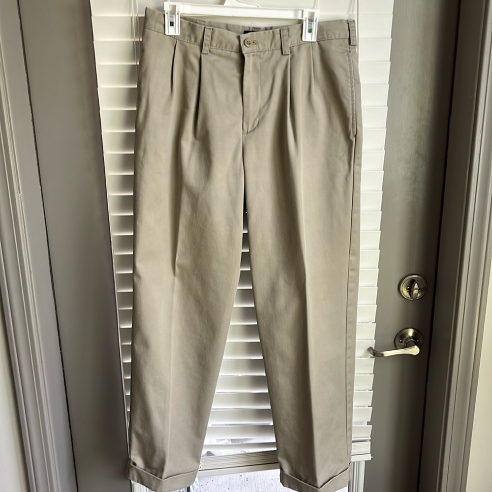 IZOD khaki pants (32 x 30)